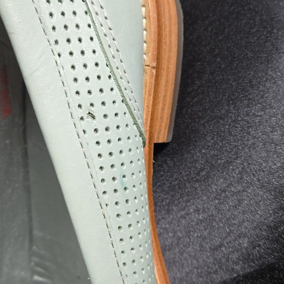 Shoes - Picture 7 of 8